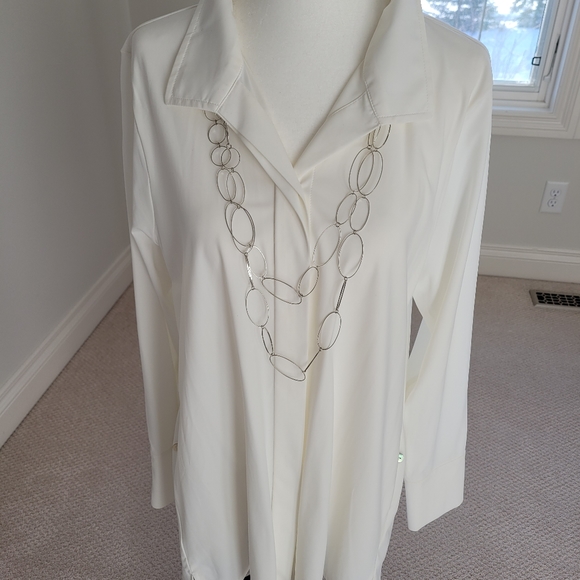 Beautiful Button Down Shirt Size Medium - Picture 9 of 15